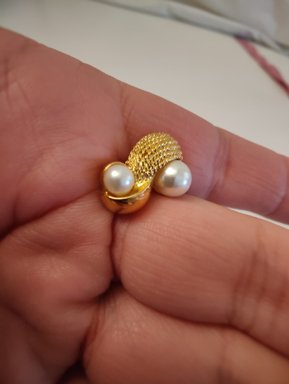 Signed Napier Faux Pearl Gold Tone Swirl Earrings Vintage Designer Pearl Stud - Picture 12 of 12